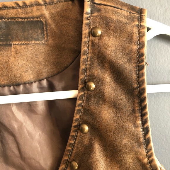 Western Style Leather Vest - Picture 6 of 6